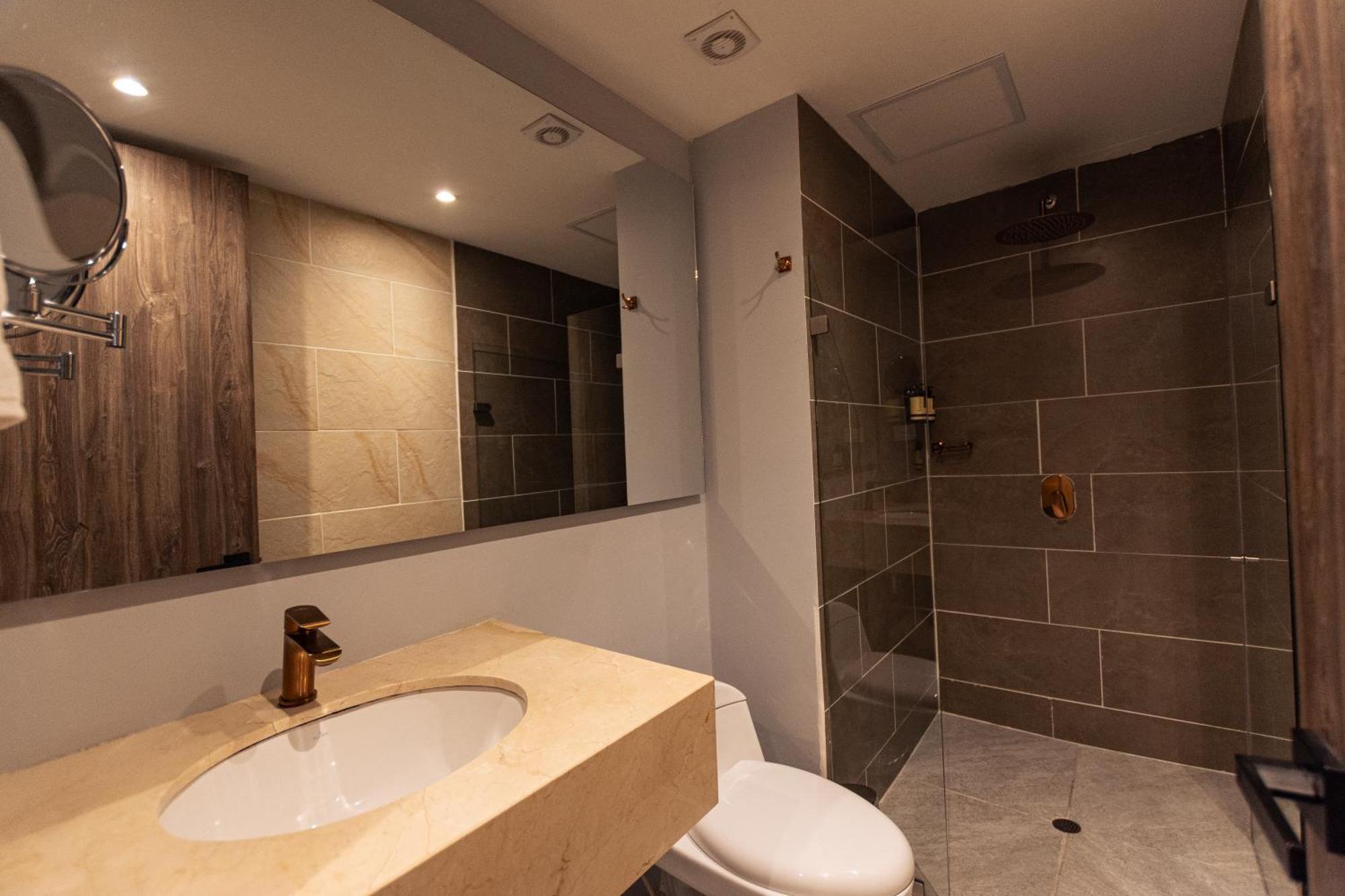 פריירה Zi One Luxury Hotel מראה חיצוני תמונה